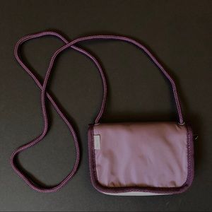 NWOT: Eddie Bauer shoulder wallet.